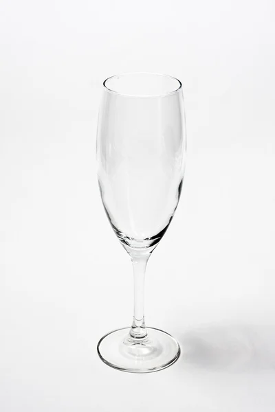 Одна порожня склянка ізольована на білому — стокове фото