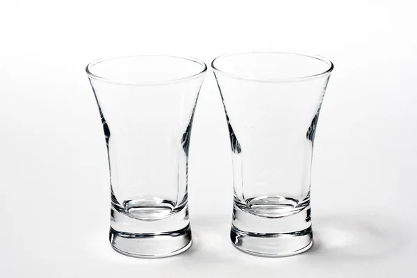 Dois vidros vazios isolados em branco — Fotografia de Stock