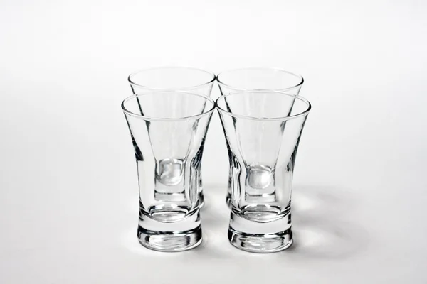 Четыре пустых стакана белого цвета — стоковое фото