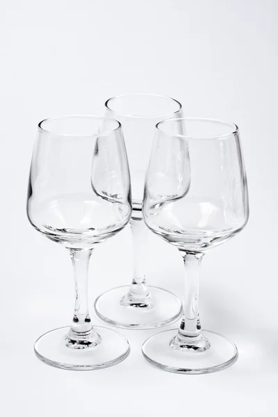 Три пустых стакана на белом — стоковое фото