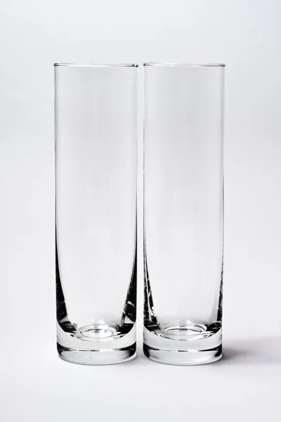 Due bicchieri vuoti isolati su bianco — Foto Stock