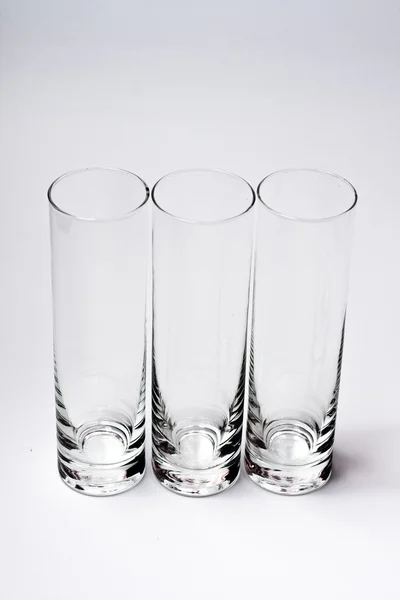 Drei leere Gläser isoliert auf weiß — Stockfoto