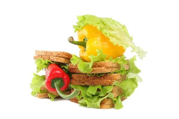 グリーン サラダ、甘いパプリカ、白で隔離されるパン — ストック写真
