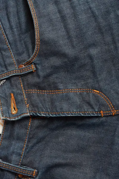 Jeans blu con vecchia cintura marrone — Foto Stock