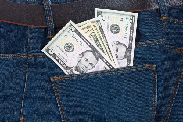Penger i lommeblå jeans – stockfoto