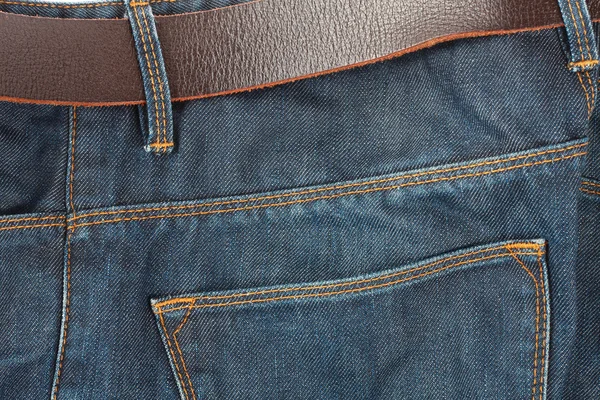 Pantalones vaqueros azules con cinturón marrón viejo —  Fotos de Stock