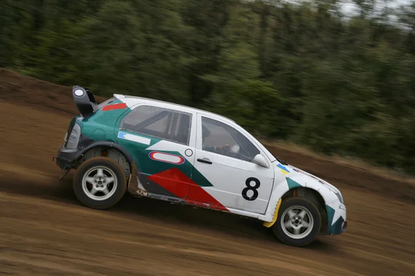 Rally carro na pista de cascalho sujeira — Fotografia de Stock