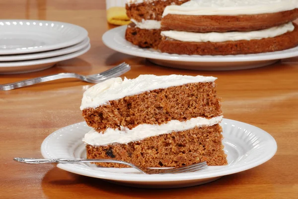 Ciasto z marchwi na talerzu — Zdjęcie stockowe