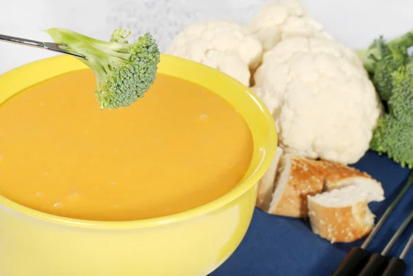 Fondue de queijo com brócolis — Fotografia de Stock