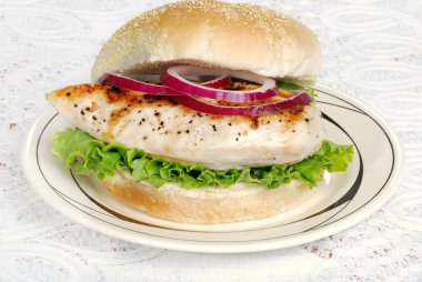 Grilled chicken sandwich with red onions