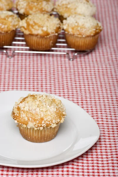 Muffin with strussel topping — Stock Photo, Image