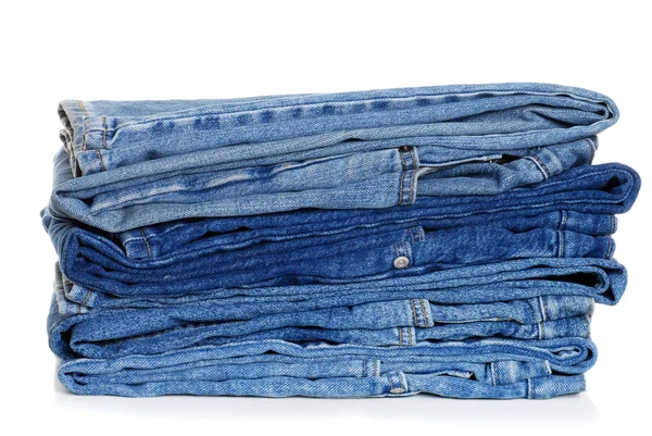 Stapel gevouwen blue jeans — Stockfoto