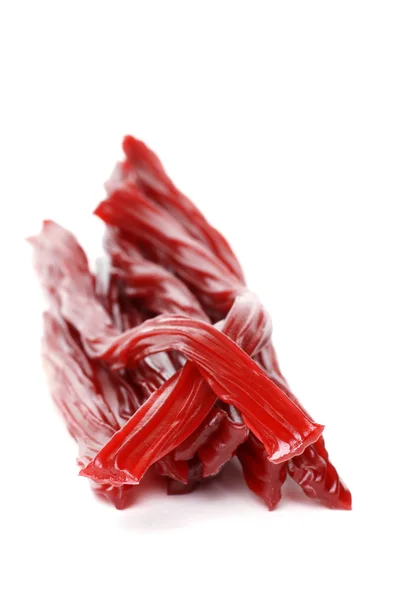 Röd lakrits på vitt med ett grunt dof — Stockfoto