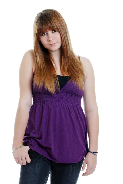 腼腆的少女穿着紫色的顶部和黑色牛仔裤 — 图库照片