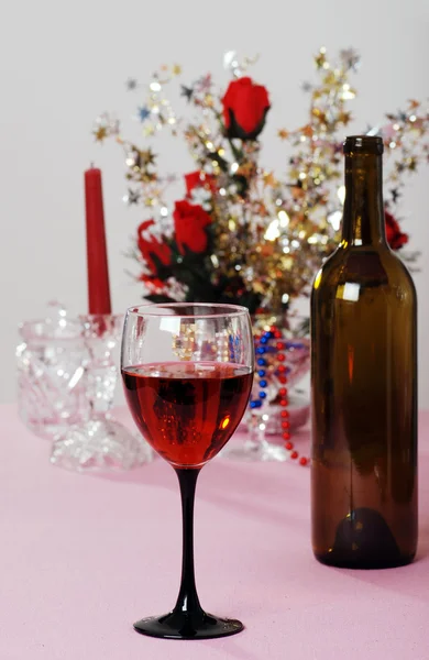 Červené víno s nastavením tabulky — Stock fotografie