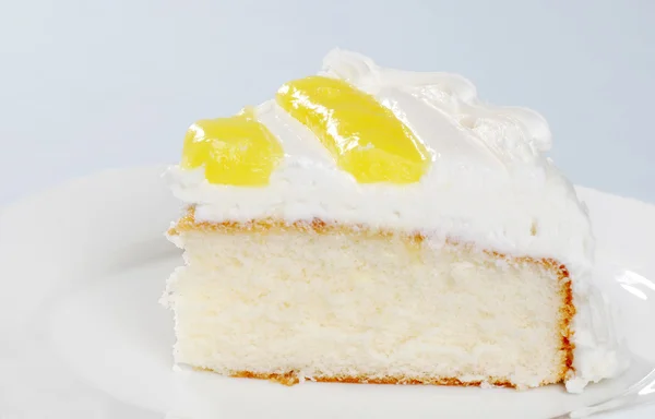 Fatia de bolo de baunilha de limão — Fotografia de Stock