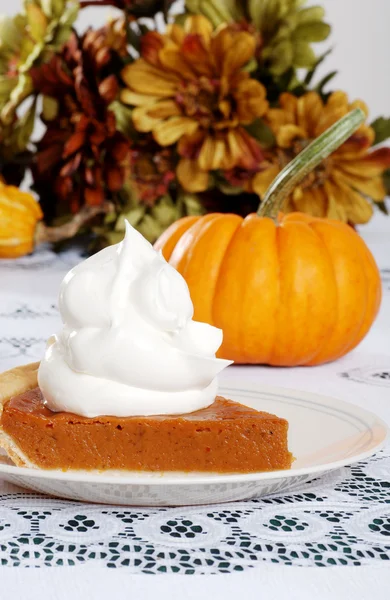Slice pumpkin pie with lots of whip cream — Stock Photo, Image