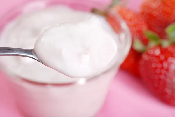 Spoonful of strawberry yogurt — Stock Photo, Image