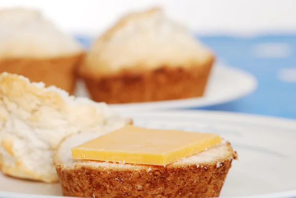 Biscoito de chá com queijo profundidade rasa de campo — Fotografia de Stock