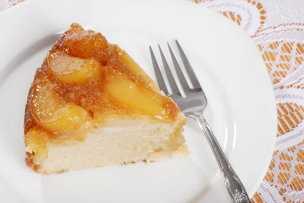 Ovanifrån skiva upp och ner päron tårta — Stockfoto
