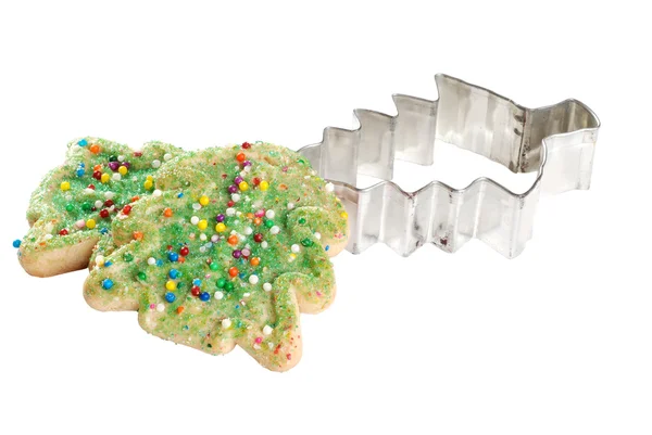 用切割机在白色背景上孤立的圣诞树饼干 — 图库照片