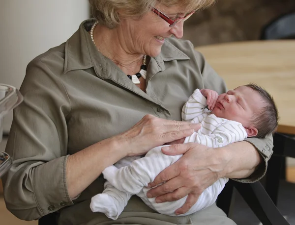 Grootmoeder en kind — Stockfoto