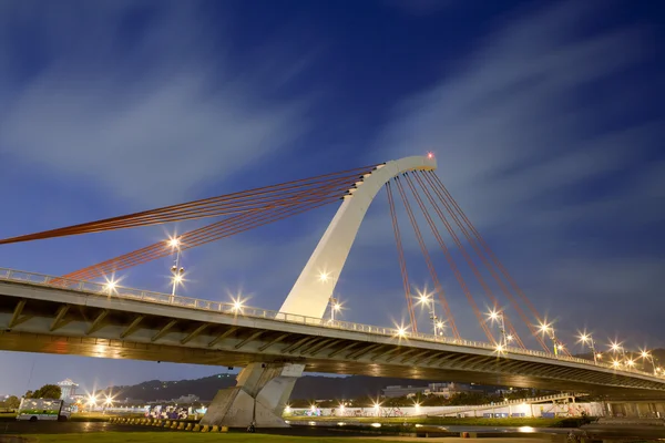 Most noc scena z nieba na Tajwanie — Zdjęcie stockowe