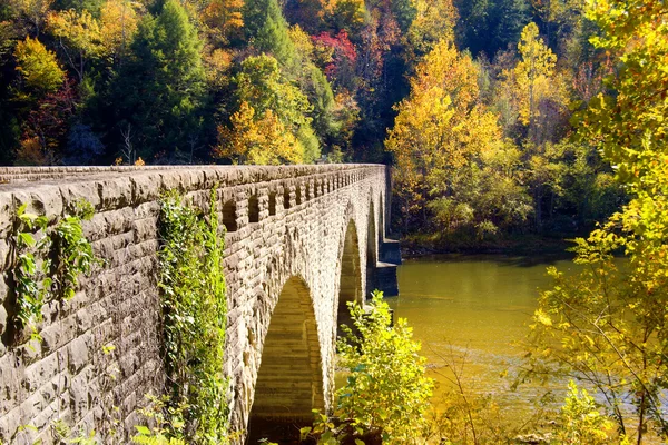 Старый мост — стоковое фото