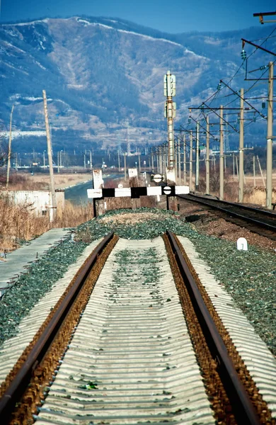 Bahnstillstand Winter Gegen Die Berge — Stockfoto