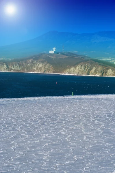 Mooie Winter Natuur Scène Sneeuw Ijs Rond Oceaan Zon — Stockfoto
