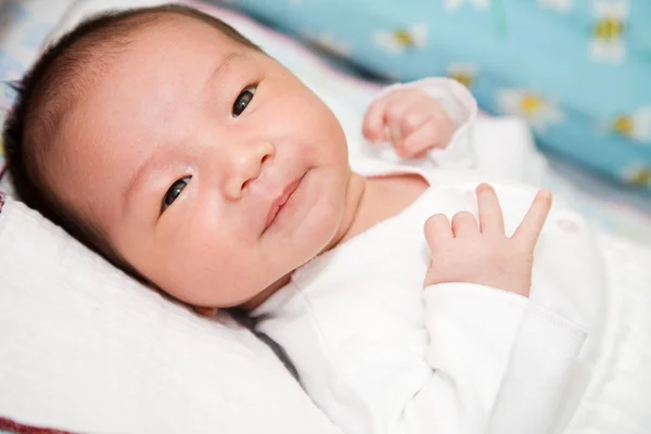 男の赤ちゃんの笑顔 — ストック写真