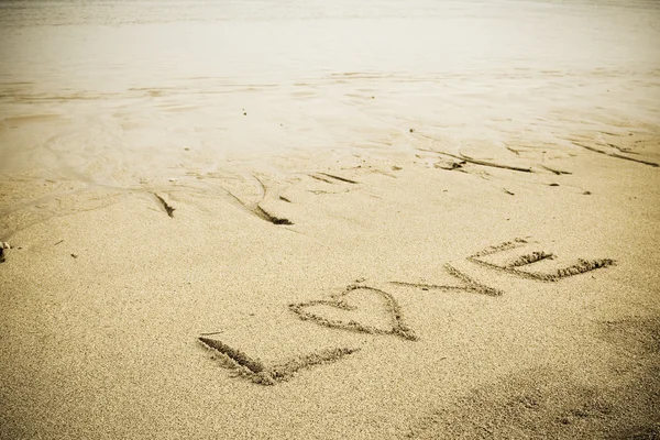 Una Lettera Amore Disegnata Una Spiaggia Sabbia — Foto Stock