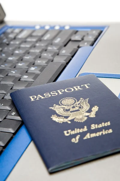 Pasaport Bir Dizüstü Bilgisayar Bir Tek Ebilmek Var Olmak Kullanılmış — Stok fotoğraf
