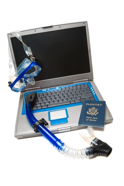 Laptop and snorkeling — Stock Photo, Image