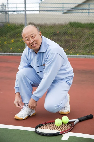 Jogador sênior de tênis — Fotografia de Stock