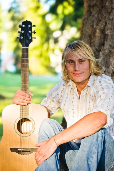 Caucasian guitar player — Stock Photo, Image