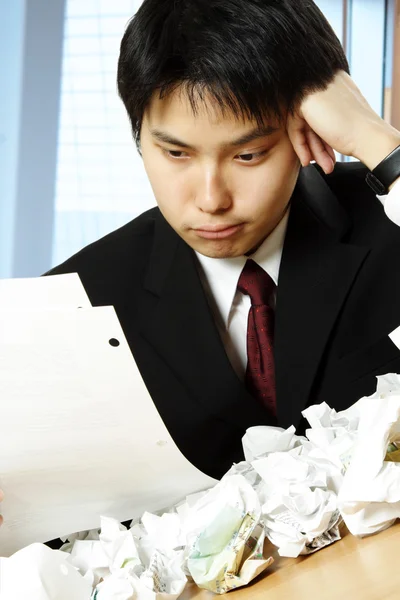 Estresado asiático hombre de negocios —  Fotos de Stock