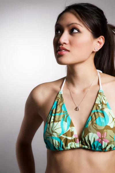 Bikini-ázsiai nő — Stock Fotó