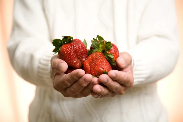 Holding strawberries — Stock Photo, Image