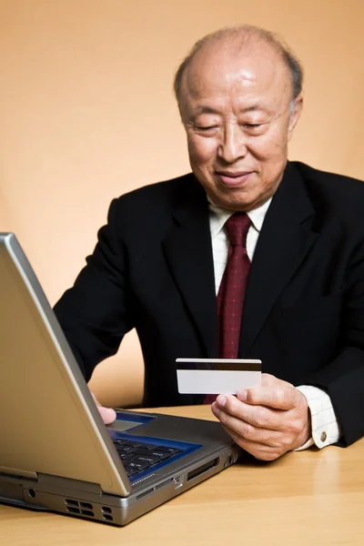 Businessman buying online — Stock Photo, Image