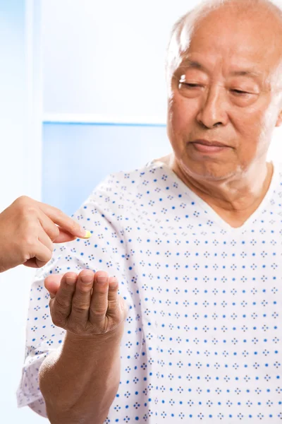 Senior Aziatische gezondheidszorg — Stockfoto