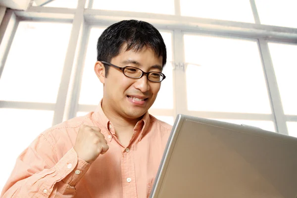 Feliz asiático homem de negócios — Fotografia de Stock