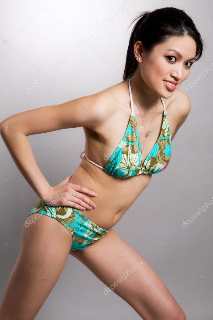 Asian Girl Looks SO Sexy In Her Bikini