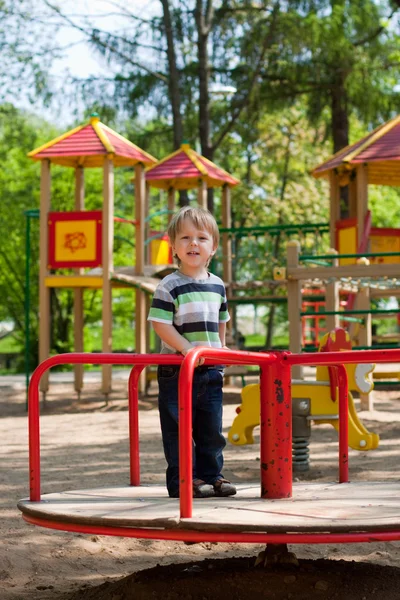 Diversão no parque infantil — Fotografia de Stock