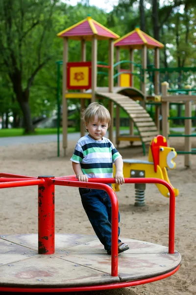 Diversão no parque infantil — Fotografia de Stock