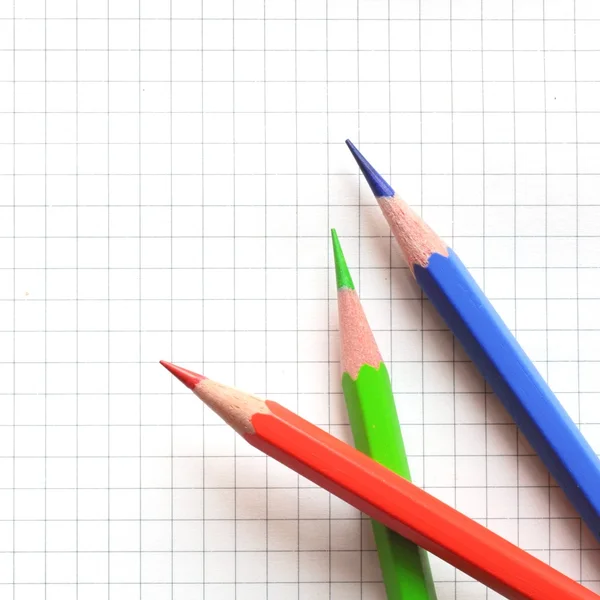 Papel com lápis de cor — Fotografia de Stock