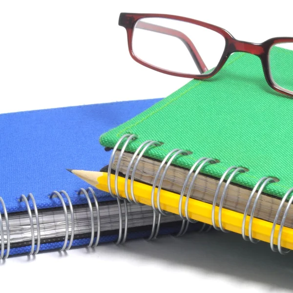 Libro, gafas y bolígrafo —  Fotos de Stock
