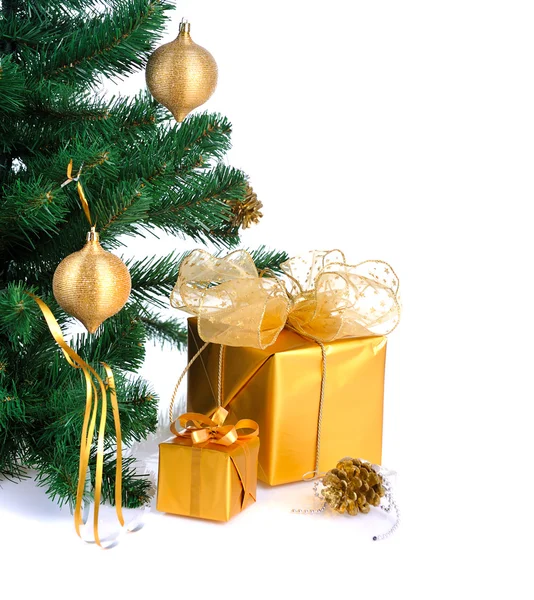 Regalos de Navidad dorados —  Fotos de Stock