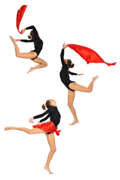 Молодая девушка в спортивной одежде прыгает — стоковое фото