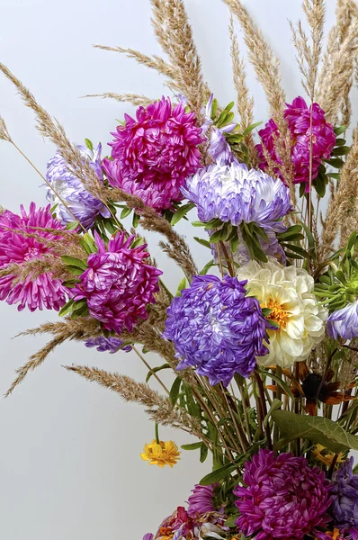 Букет осенних цветов — стоковое фото